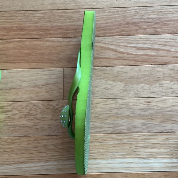 LINDSAY PHILLIPS SwitchFlops Bundle! Five flip flops w/ 4 additional button sets - Picture 13 of 17